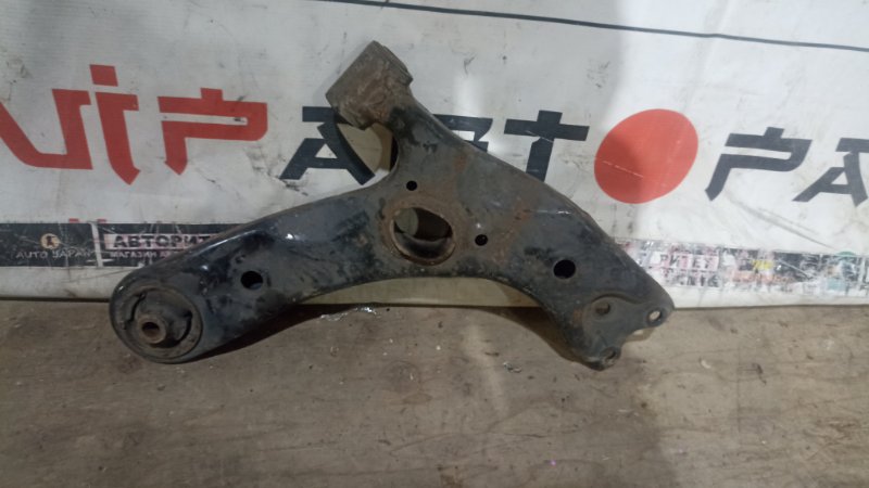 Рычаг TOYOTA AURIS NZE154 1NZFE 2010 передний правый (б/у)