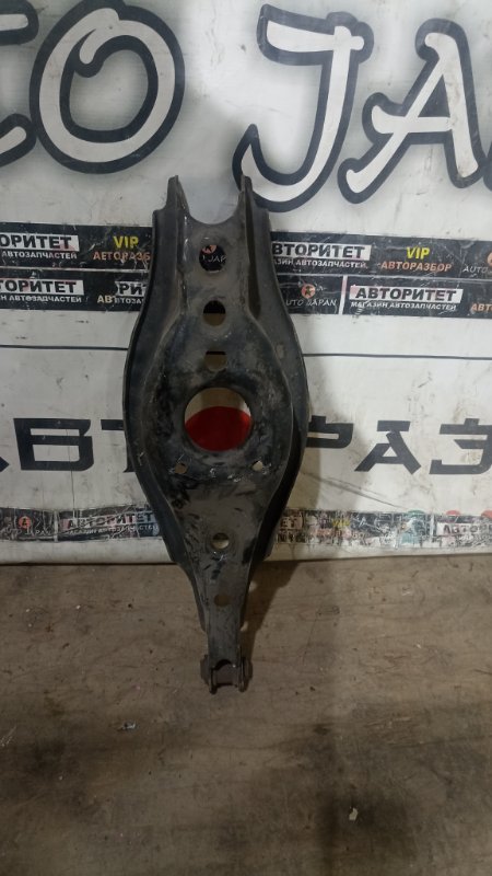 Рычаг нижний TOYOTA BLADE AZE156 2AZFE 2010 задний левый (б/у)