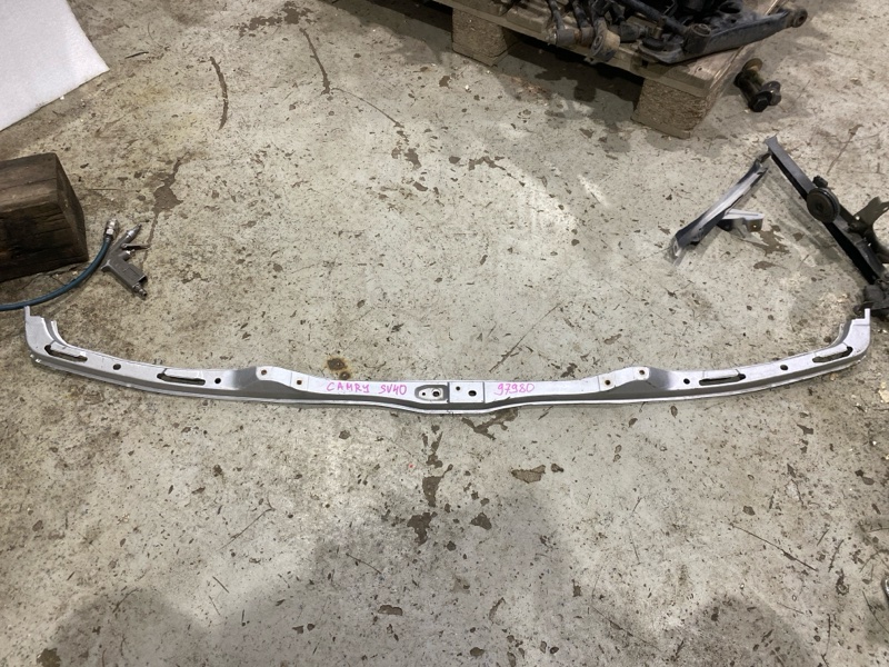 Планка под фары TOYOTA CAMRY SV40 3SFE (б/у)