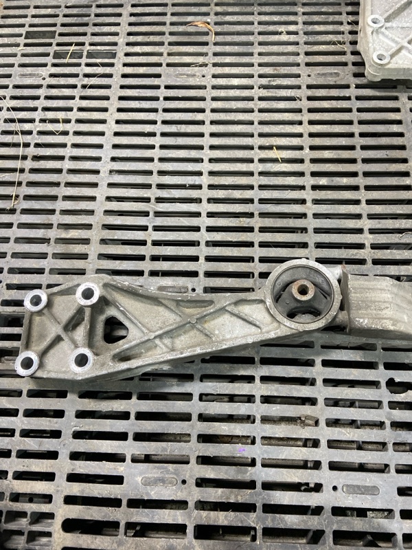 Крепление редуктора TOYOTA ESTIMA MCR40 1MZFE (б/у)