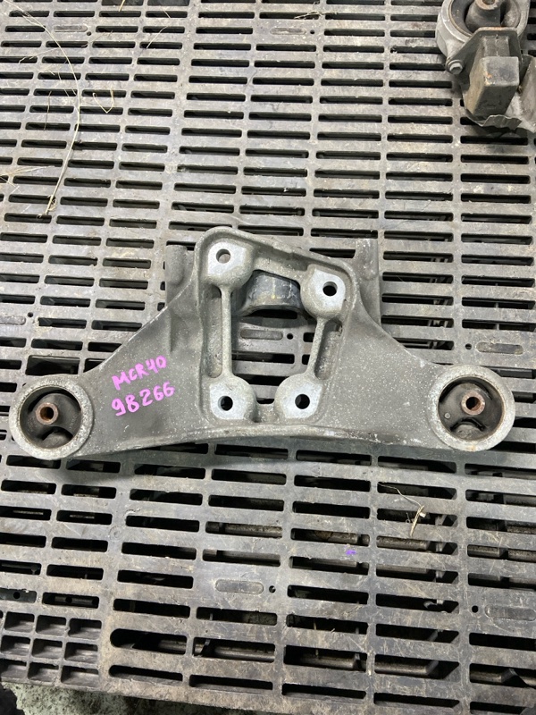 Крепление редуктора TOYOTA ESTIMA MCR40 1MZFE (б/у)