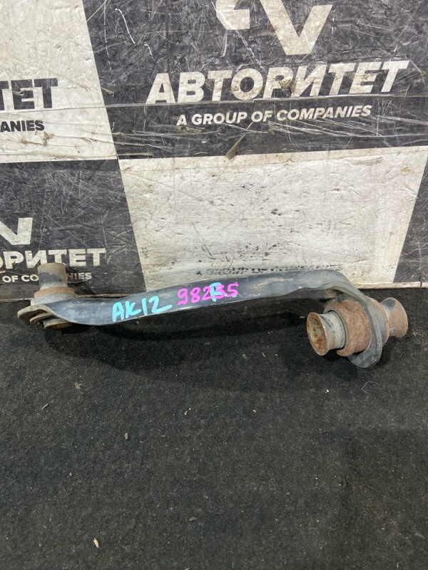 Рычаг NISSAN MARCH AK12 CR12DE правый (б/у)