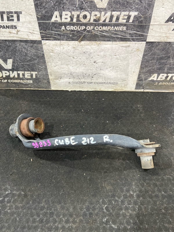 Рычаг NISSAN CUBE Z12 HR15DE правый (б/у)