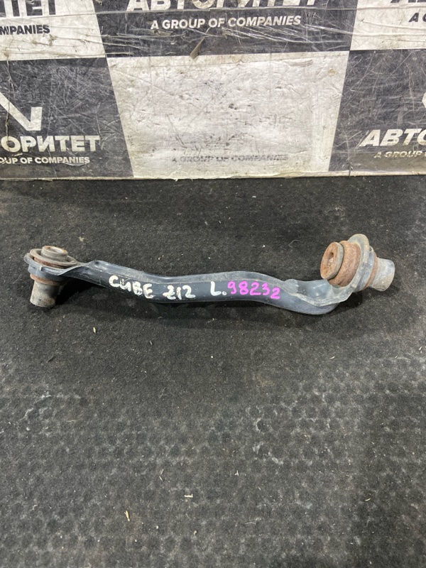 Рычаг NISSAN CUBE Z12 HR15DE левый (б/у)
