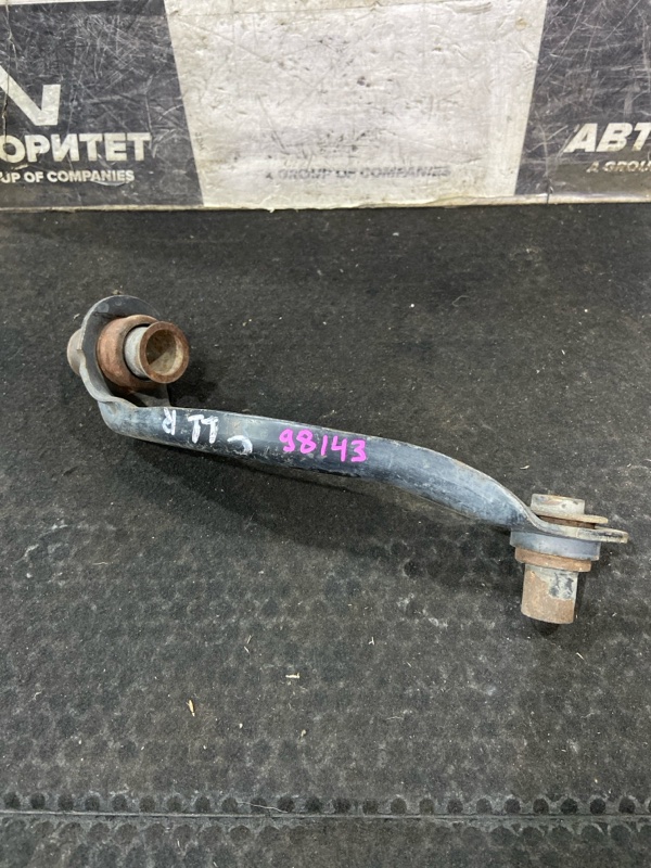 Рычаг NISSAN TIIDA C11 HR15DE правый (б/у)