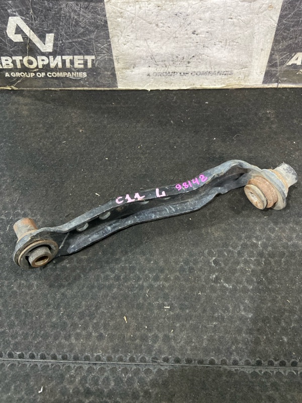 Рычаг NISSAN TIIDA C11 HR15DE левый (б/у)