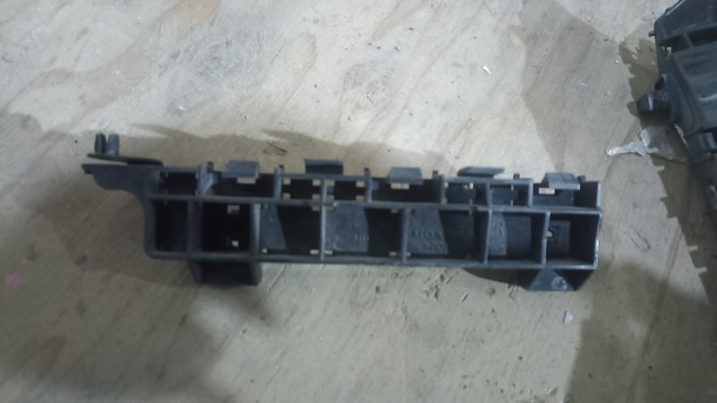 Крепление бампера HONDA FIT SHUTTLE GP2 LDA 2012 переднее правое (б/у)