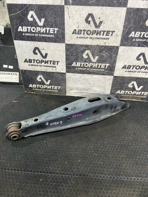 Рычаг TOYOTA ALTEZZA GXE10 1GFE задний правый (б/у)