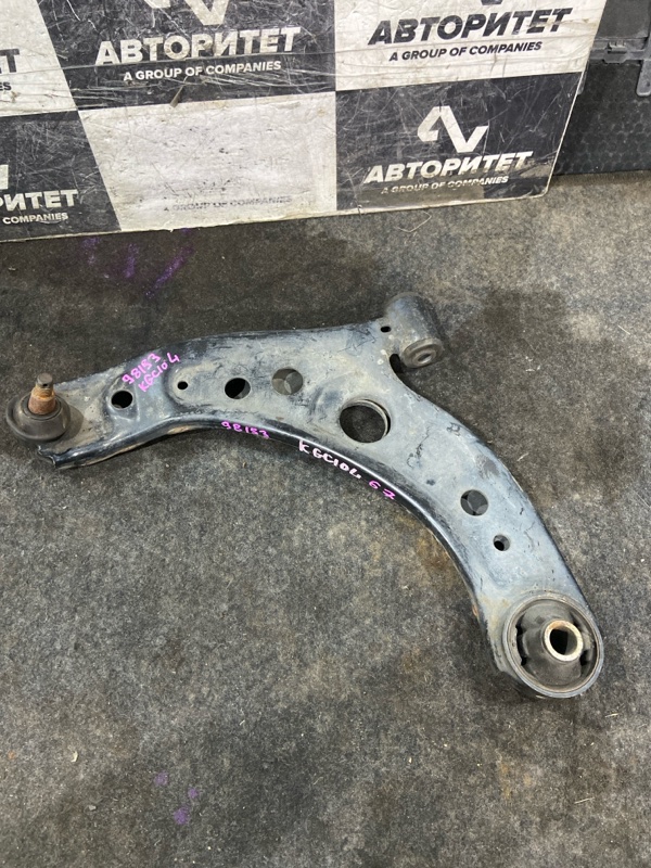 Рычаг TOYOTA PASSO KGC10 1KRFE левый (б/у)