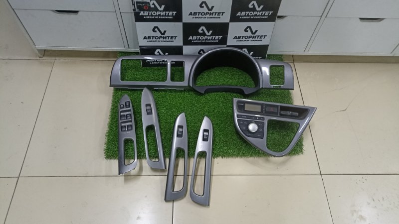 Консоль магнитофона TOYOTA WISH ZNE10 1ZZFE 2008 (б/у)