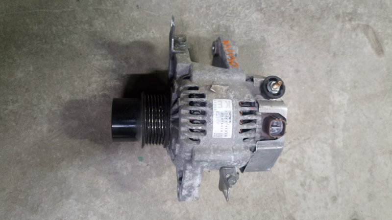 Генератор TOYOTA VITZ KSP130 1KRFE 2012 (б/у)
