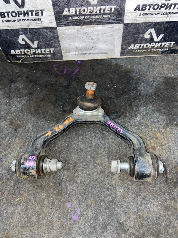 Рычаг верхний MITSUBISHI CANTER FE72EE левый (б/у)