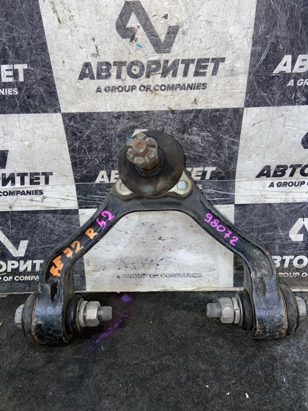 Рычаг верхний MITSUBISHI CANTER FE72EE правый (б/у)