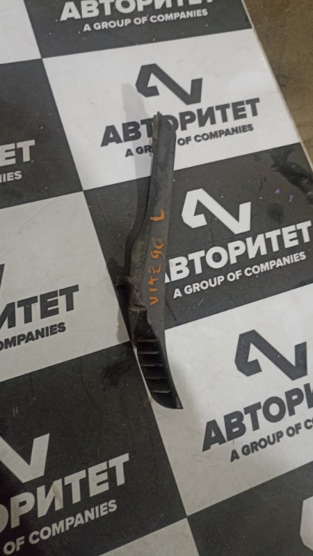 Уголок жабо TOYOTA VITZ KSP90 1KRFE 2006 левый (б/у)