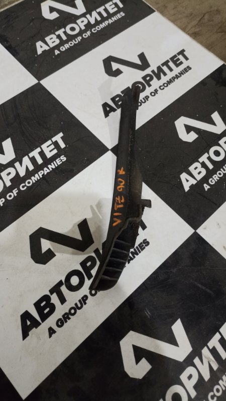 Уголок жабо TOYOTA VITZ KSP90 1KRFE 2009 правый (б/у)