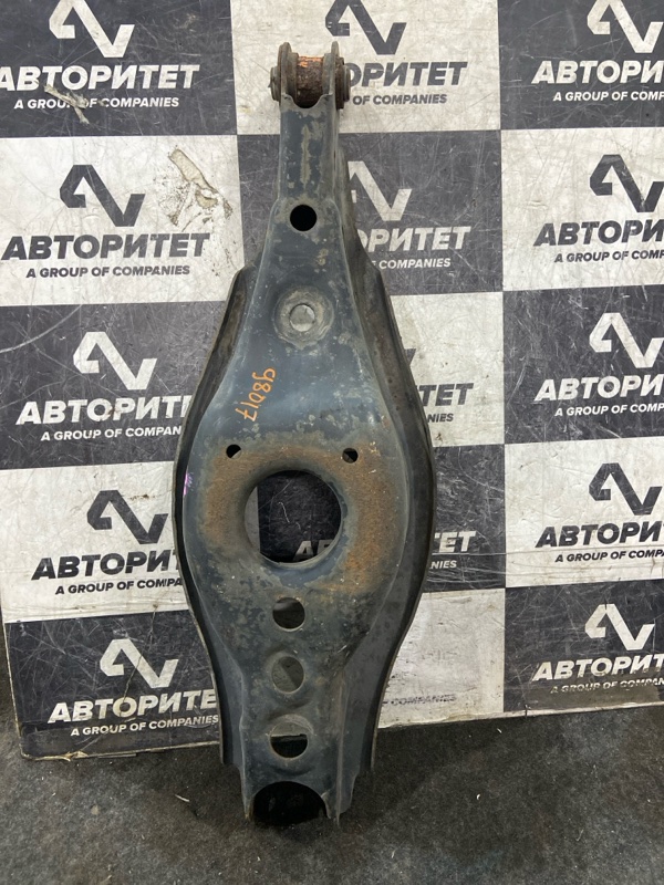 Рычаг TOYOTA BLADE AZE154 2AZFE задний левый (б/у)