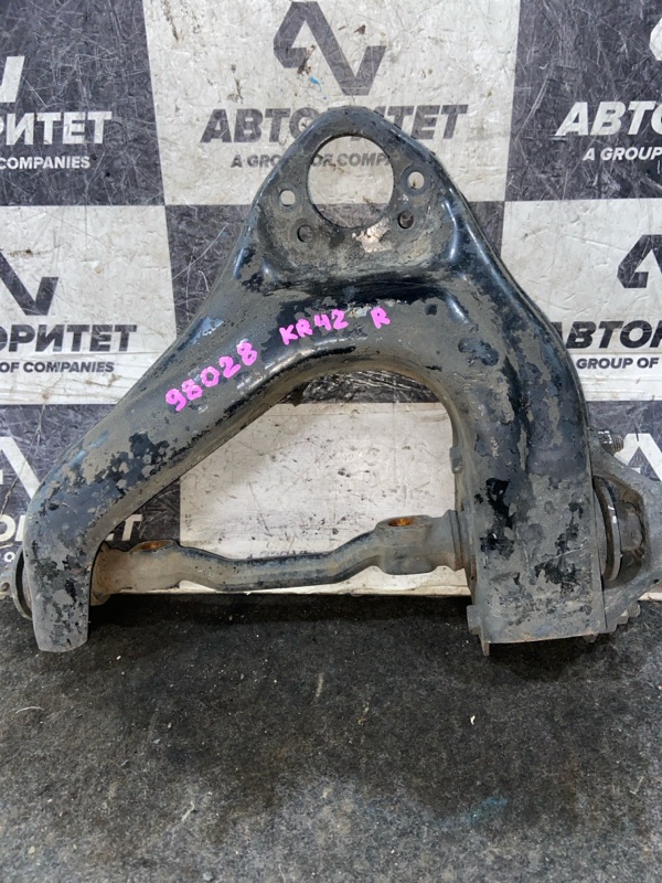 Рычаг верхний TOYOTA NOAH KR42 7KE правый (б/у)