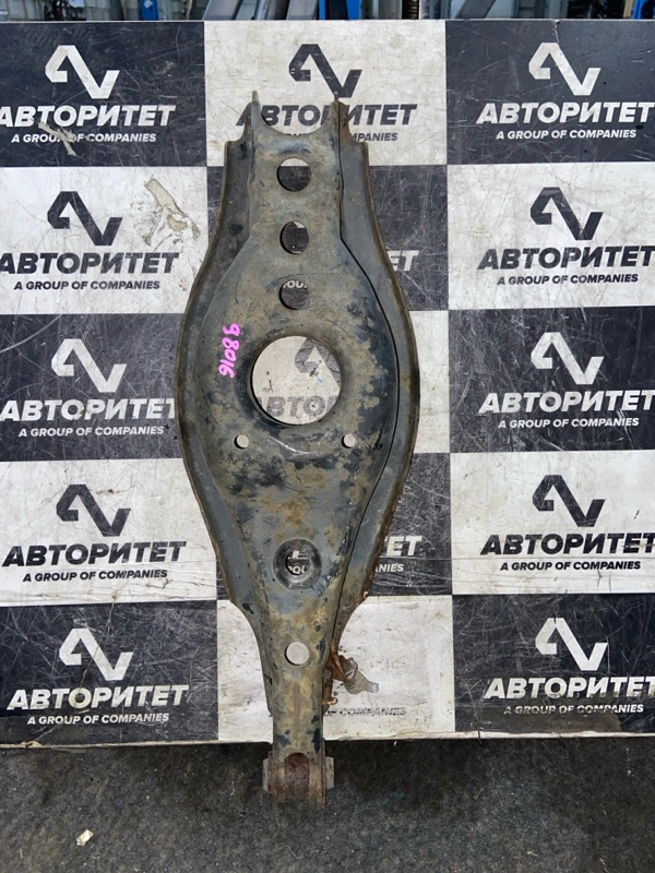 Рычаг TOYOTA BLADE AZE156 2AZFE задний левый (б/у)
