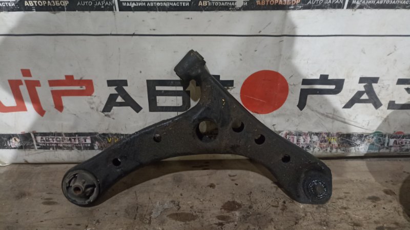 Рычаг TOYOTA VOXY AZR60 1AZFSE 2003 передний правый (б/у)