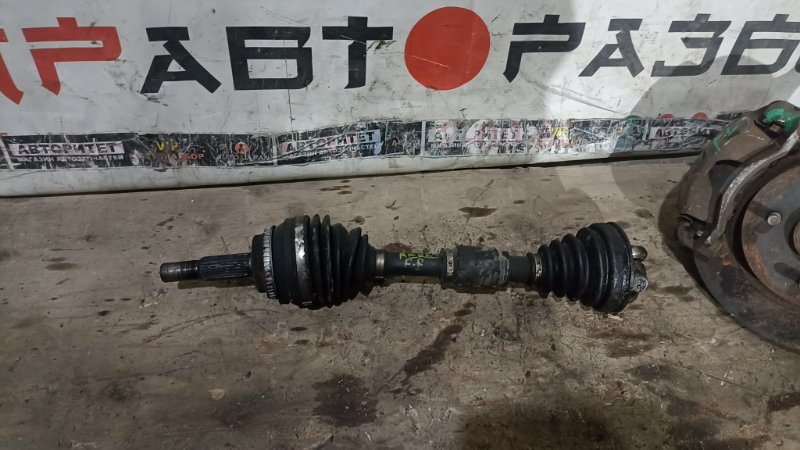 Привод TOYOTA VOXY AZR60 1AZFSE 2003 передний правый (б/у)