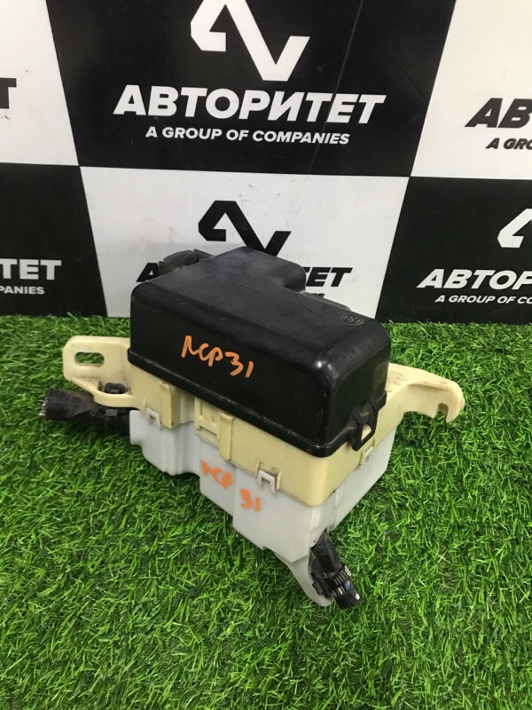 Блок предохранителей TOYOTA BB NCP31 1NZFE 2000 (б/у)