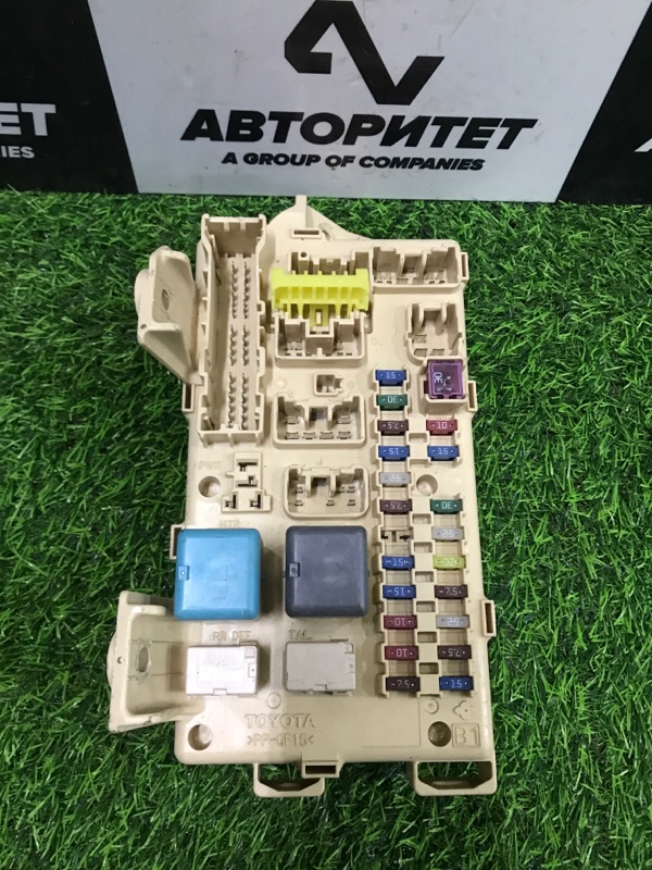 Блок предохранителей TOYOTA WISH ZNE10 1ZZFE 2003 (б/у)