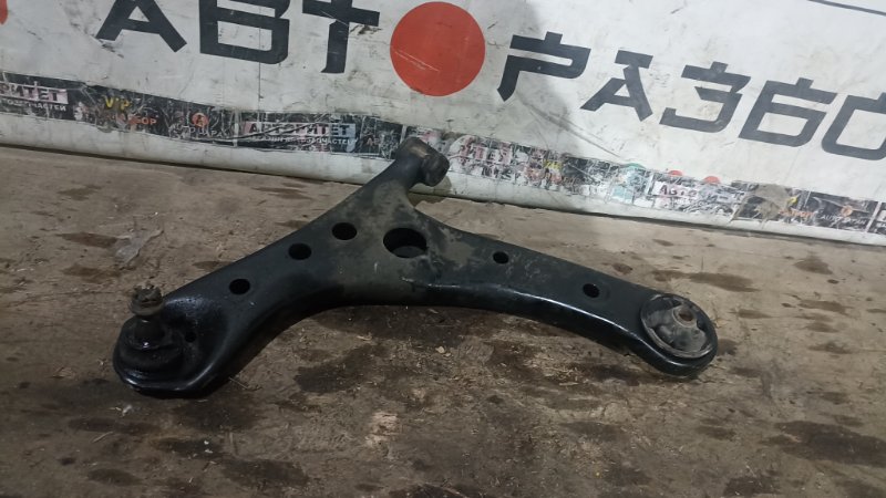 Рычаг TOYOTA NOAH AZR60 1AZFSE 2005 передний левый (б/у)