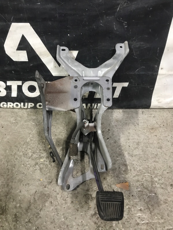 Педаль тормоза TOYOTA HIACE KZH116 1KZTE 2000 (б/у)