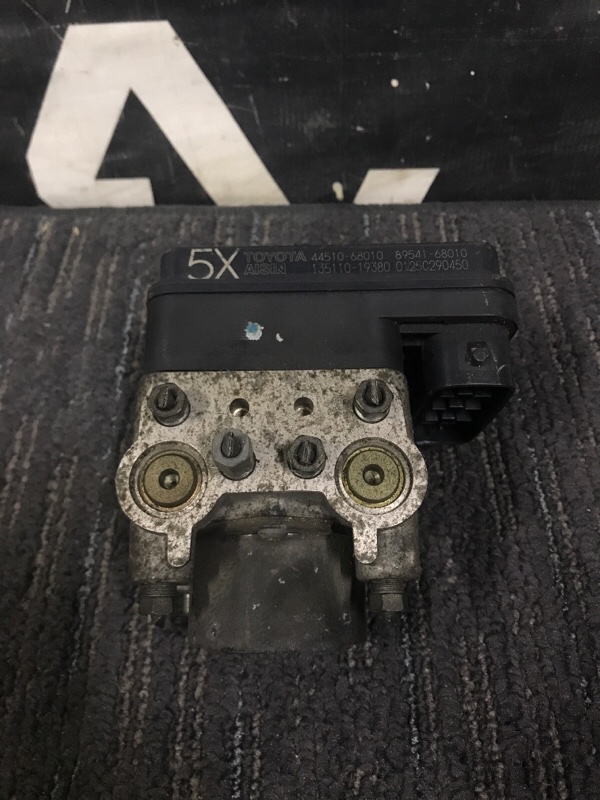 Блок abs TOYOTA WISH ZNE10 1ZZFE 2005 (б/у)