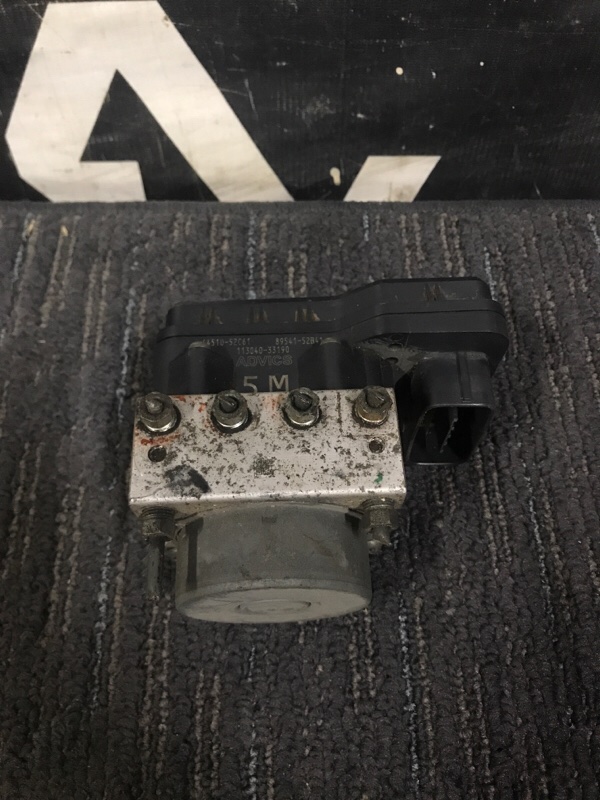 Блок abs TOYOTA VITZ KSP130 1KRFE 2012 (б/у)