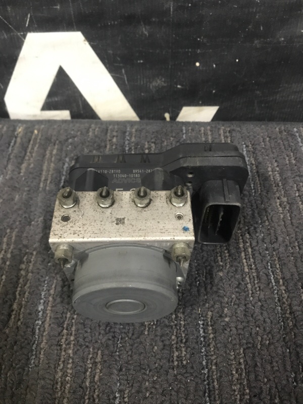 Блок abs TOYOTA NOAH ZRR75 3ZRFAE 2010 (б/у)