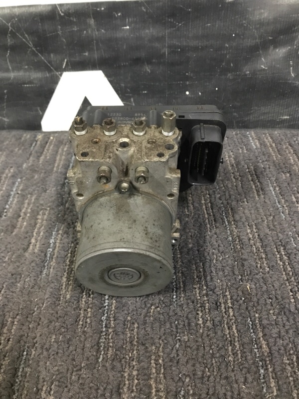 Блок abs TOYOTA BLADE AZE156 2AZFE 2009 (б/у)