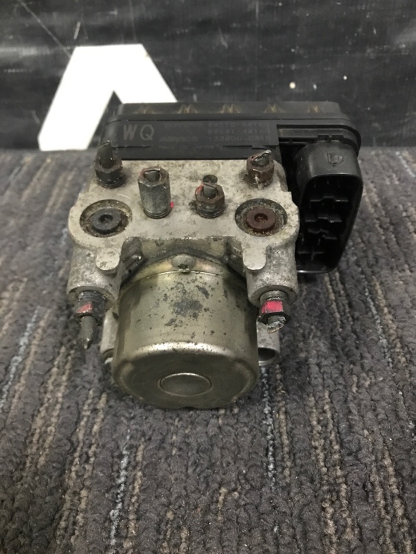 Блок abs TOYOTA ISIS ZGM15 3ZRFAE 2014 (б/у)