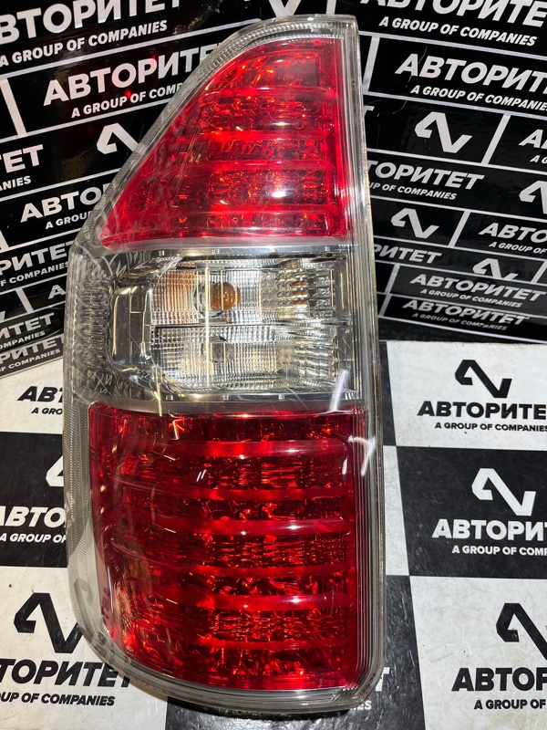 Стоп-сигнал TOYOTA NOAH ZZR70 левый (б/у)