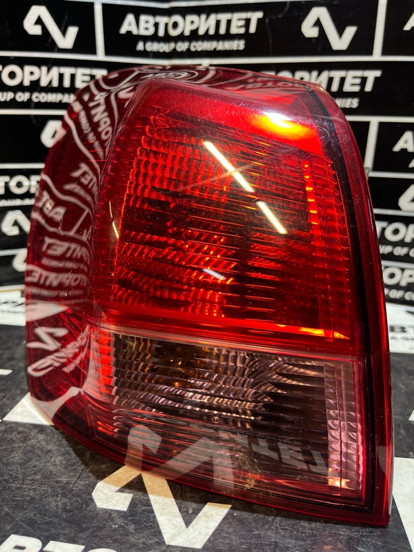 Стоп-сигнал NISSAN DUALIS NJ10 левый (б/у)