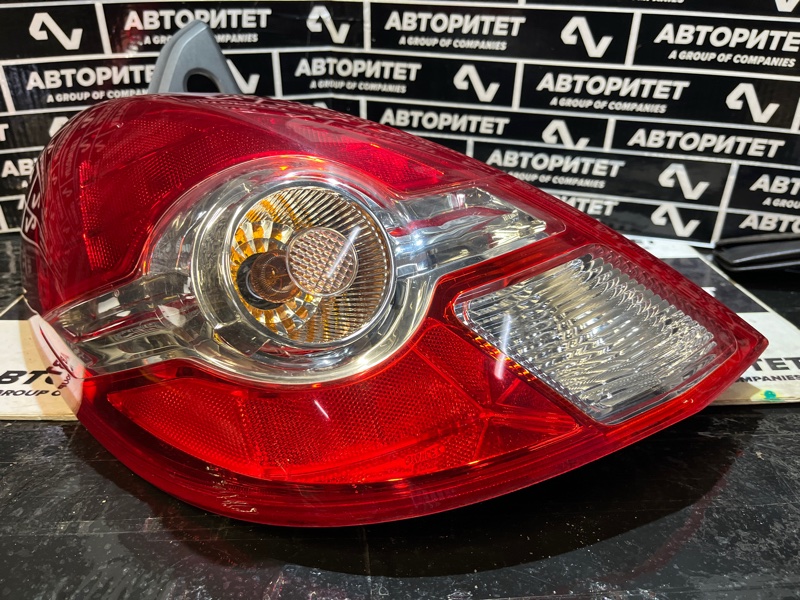 Стоп-сигнал NISSAN TIIDA C11 левый (б/у)