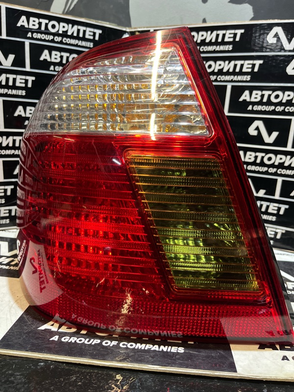 Стоп-сигнал TOYOTA PREMIO ZZT240 левый (б/у)