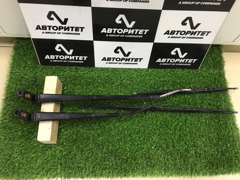 Дворник TOYOTA IST NCP61 2003 (б/у)