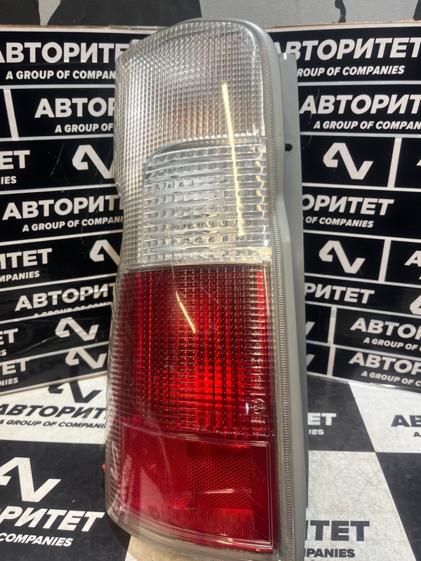 Стоп-сигнал NISSAN CARAVAN VWE25 2005 левый (б/у)