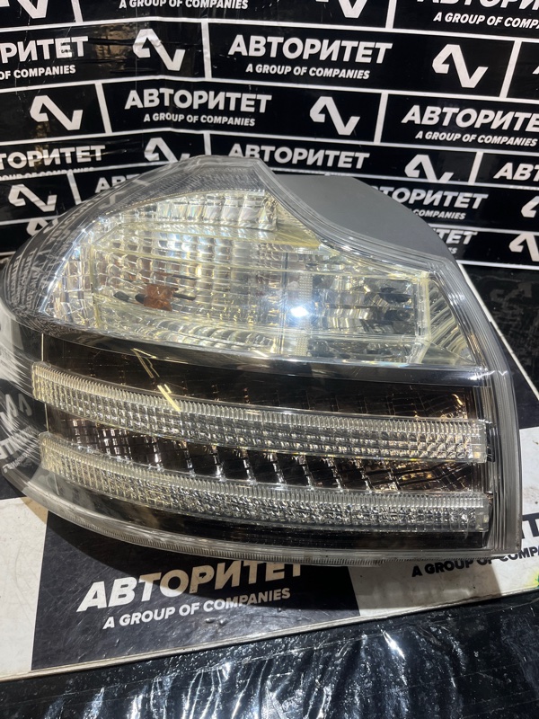 Стоп-сигнал TOYOTA BLADE AZE156 левый (б/у)