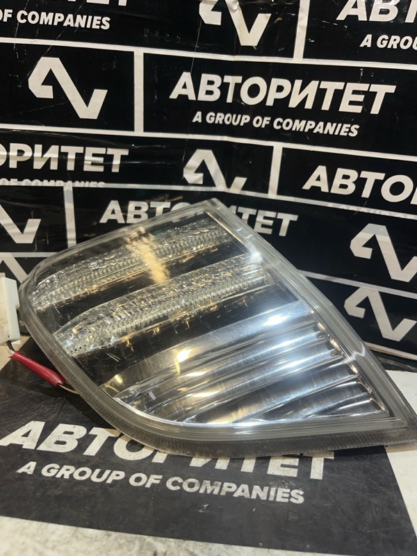 Стоп-вставка TOYOTA BLADE AZE156 левая (б/у)