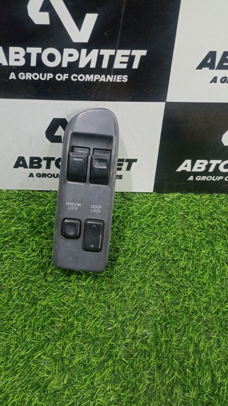 Блок управления стеклоподъемниками TOYOTA HIACE KZH116 1KZTE 1998 передний правый (б/у)