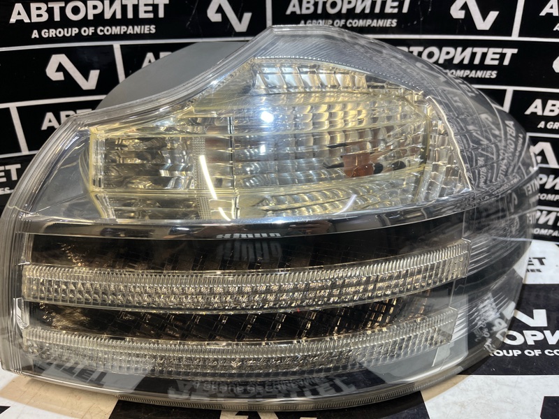 Стоп-сигнал TOYOTA BLADE AZE156 правый (б/у)