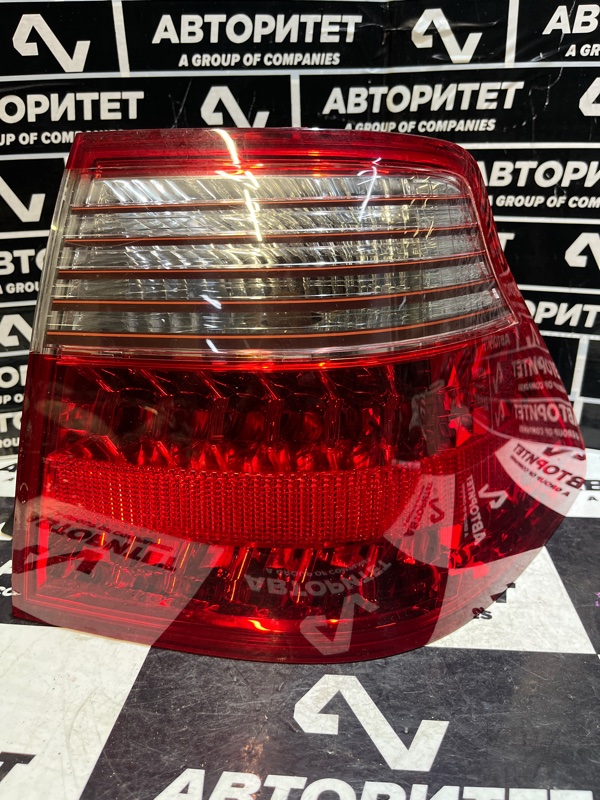 Стоп-сигнал TOYOTA CROWN GRS180 правый (б/у)
