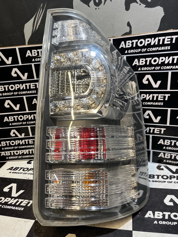 Стоп-сигнал TOYOTA VOXY ZRR70 правый (б/у)