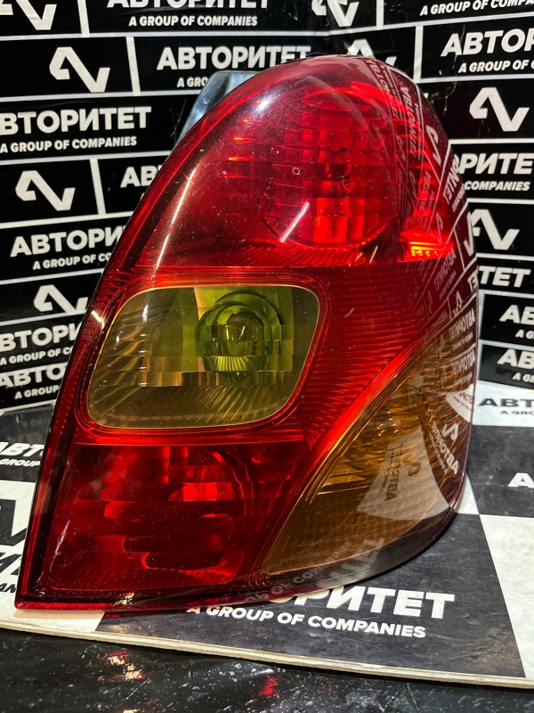 Стоп-сигнал TOYOTA COROLLA SPACIO NZE121 правый (б/у)