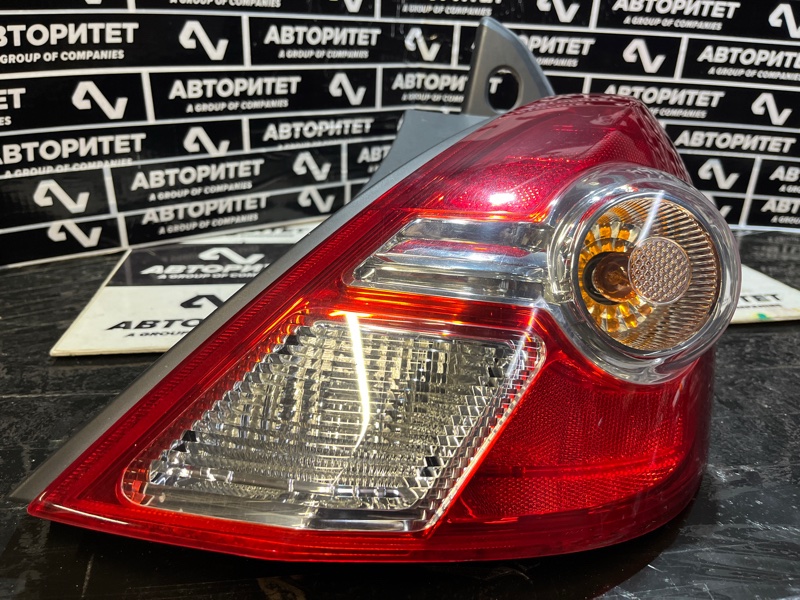 Стоп-сигнал NISSAN TIIDA C11 правый (б/у)