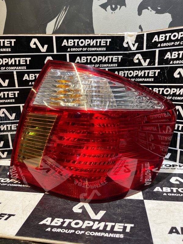 Стоп-сигнал TOYOTA PREMIO ZZT240 правый (б/у)