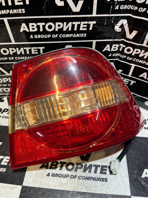 Стоп-сигнал TOYOTA VISTA ZZV50 правый (б/у)