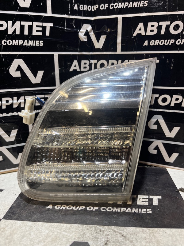 Стоп-вставка TOYOTA BLADE AZE156 правая (б/у)